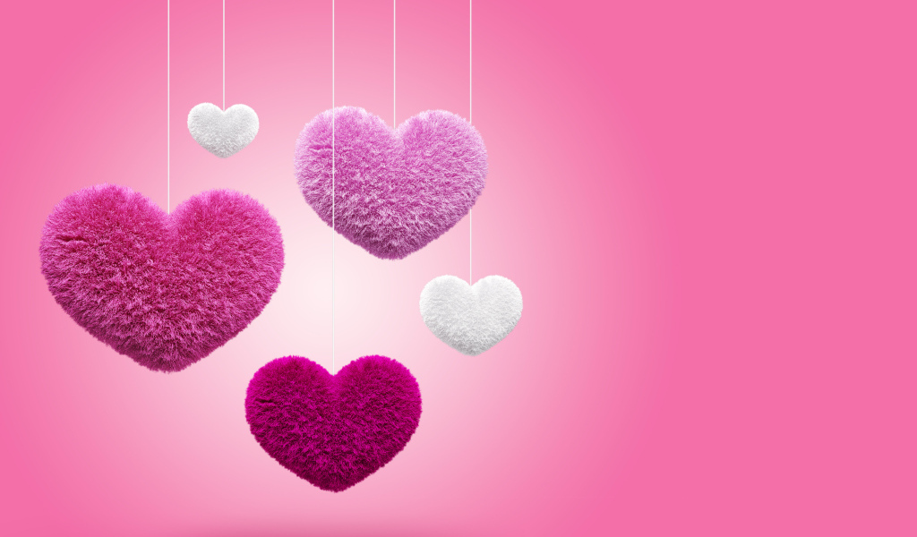 Пушистые сердечки на веревках на розовом фоне