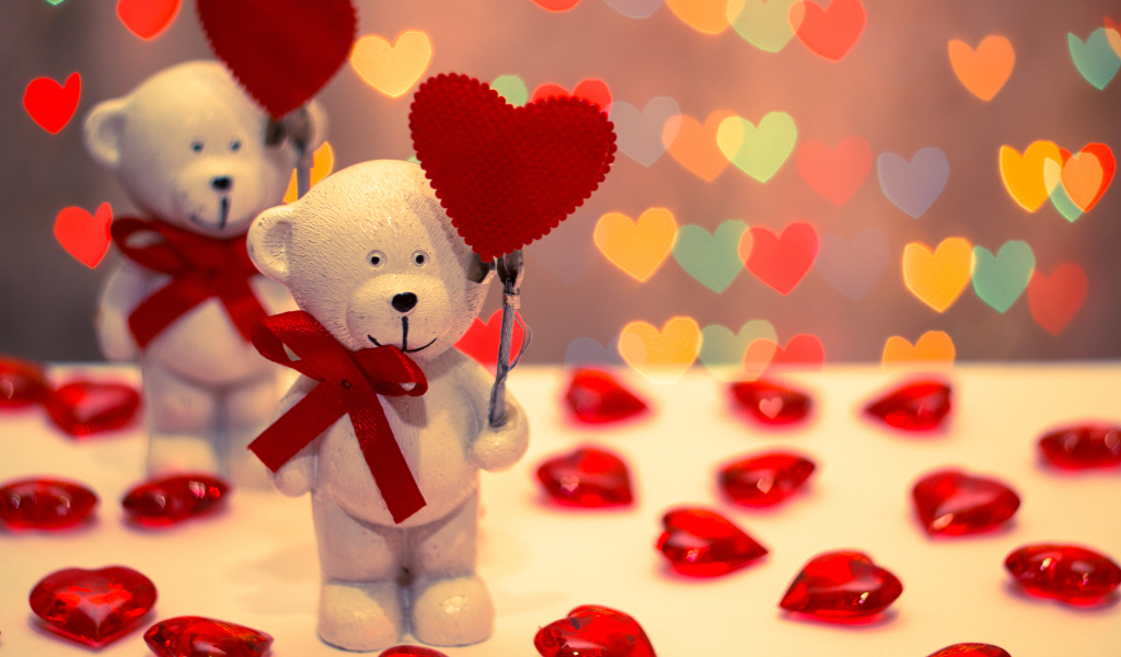 Статуэтки мишки с красными сердечками