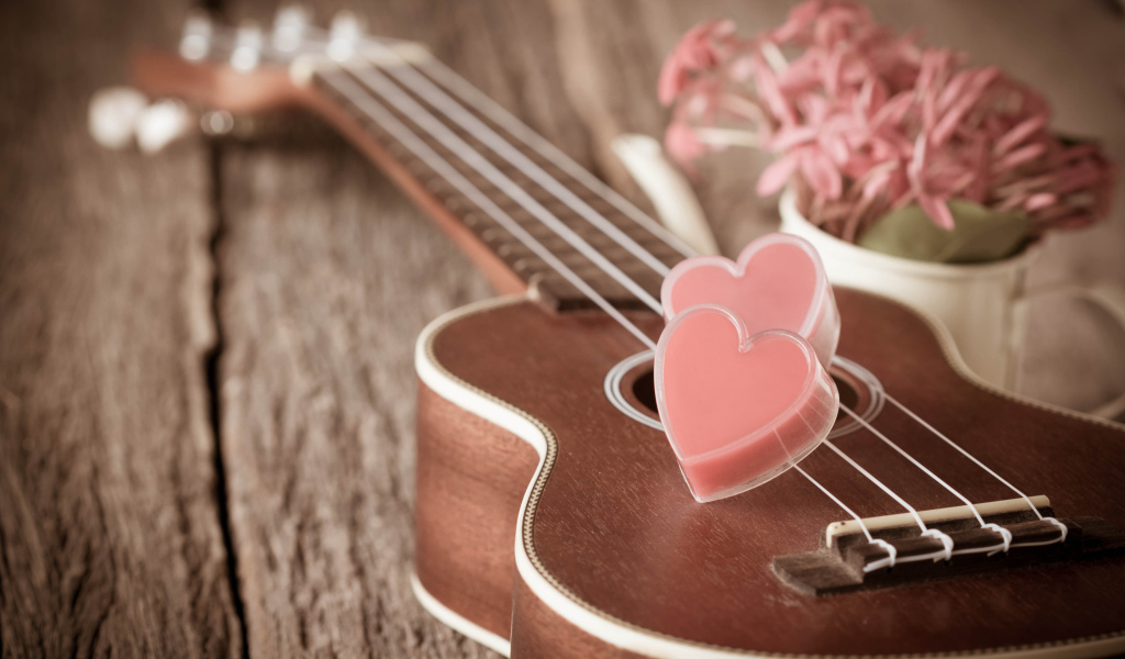 Гитара с маленькими сердечками