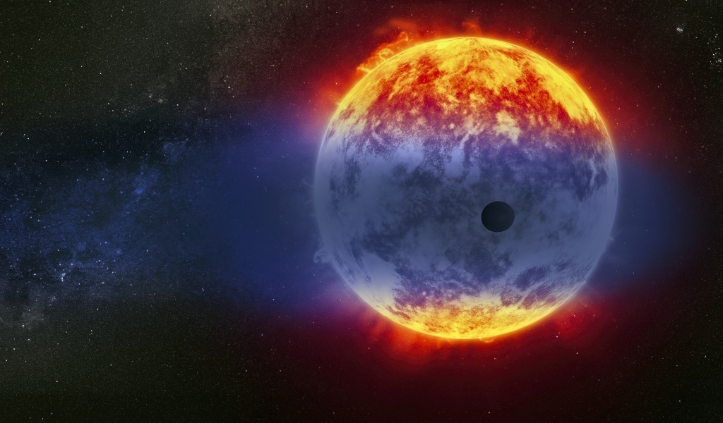 Маленькая планета на фоне солнца