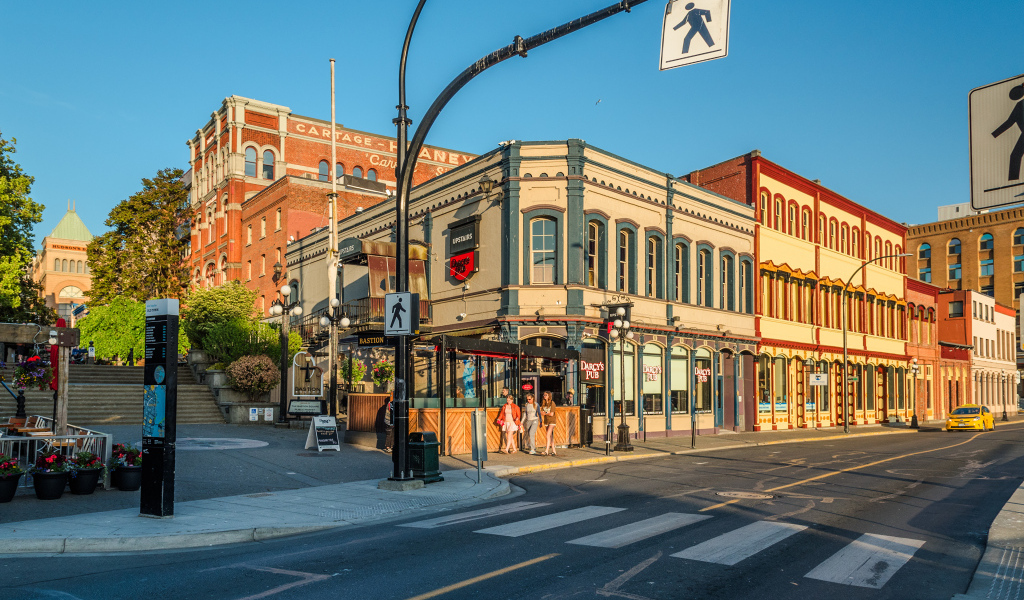 Красивые дома в лучах солнца, Канада 