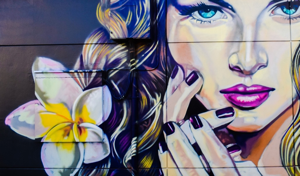 Нарисованное лицо девушки с цветком