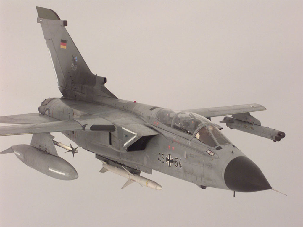 Реактивный самолет в тумане