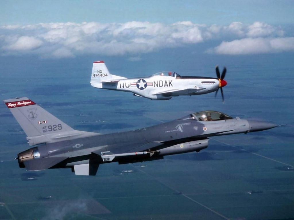 Моторный и реактивный самолёты