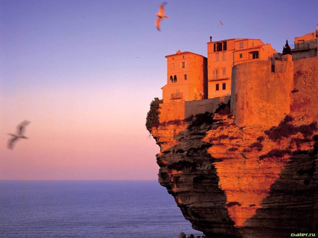 Здание на скале