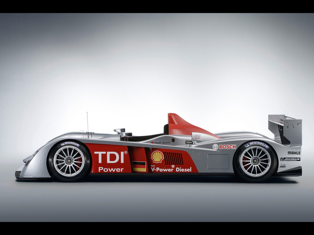 Болид Audi R10 TDI
