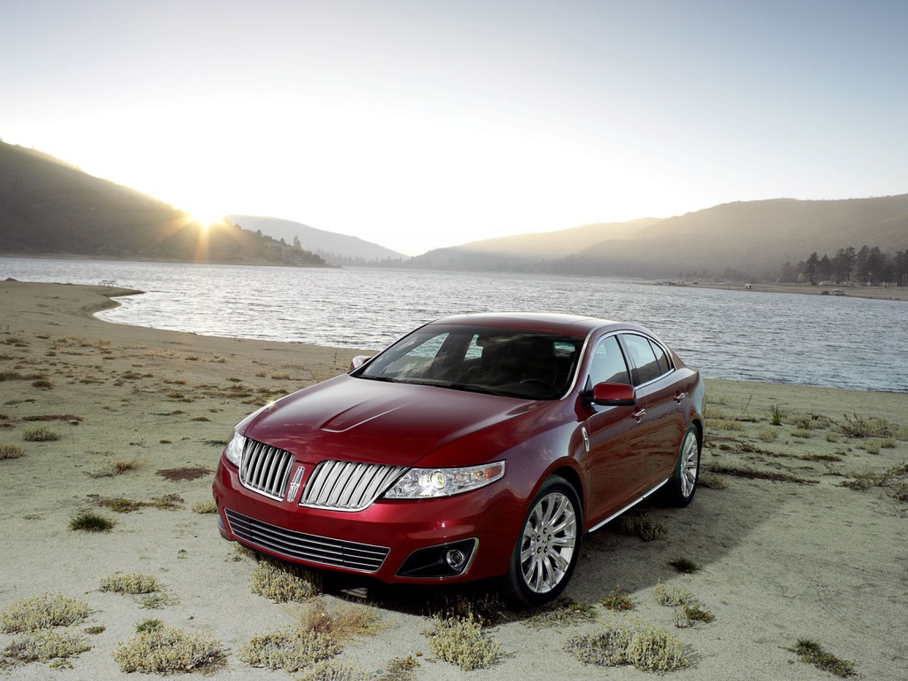 Lincoln на берегу озера