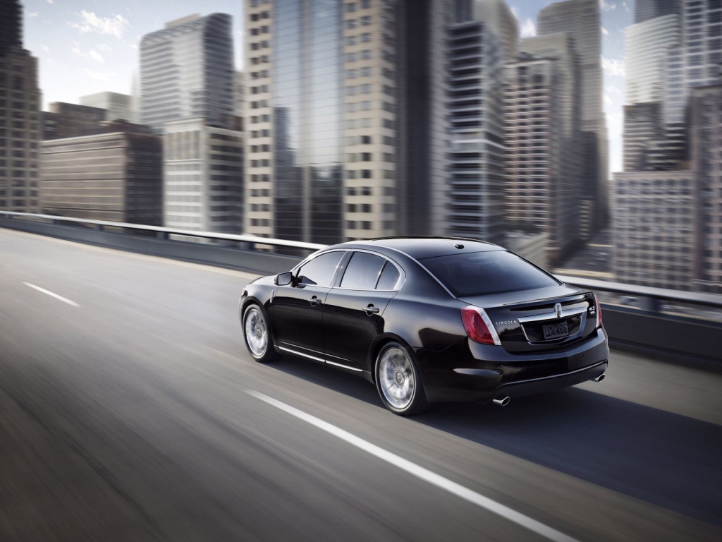Lincoln на скоростном шоссе