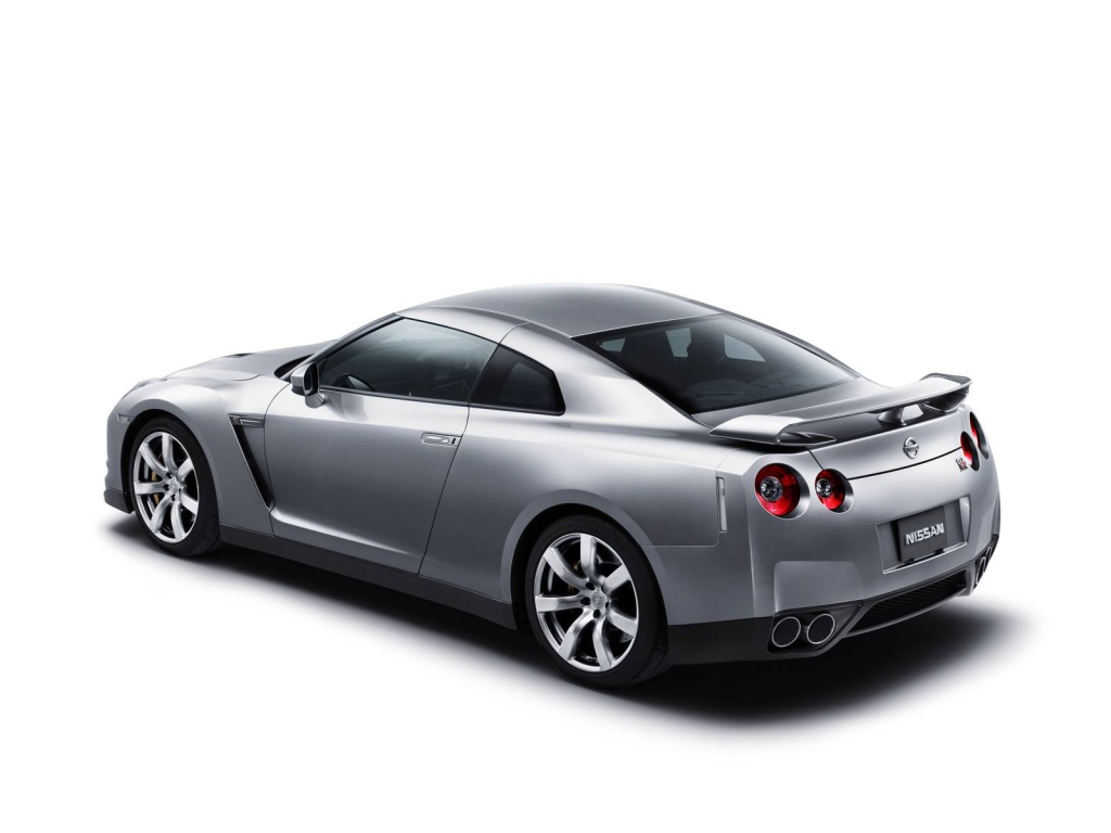 Nissan вид сзади