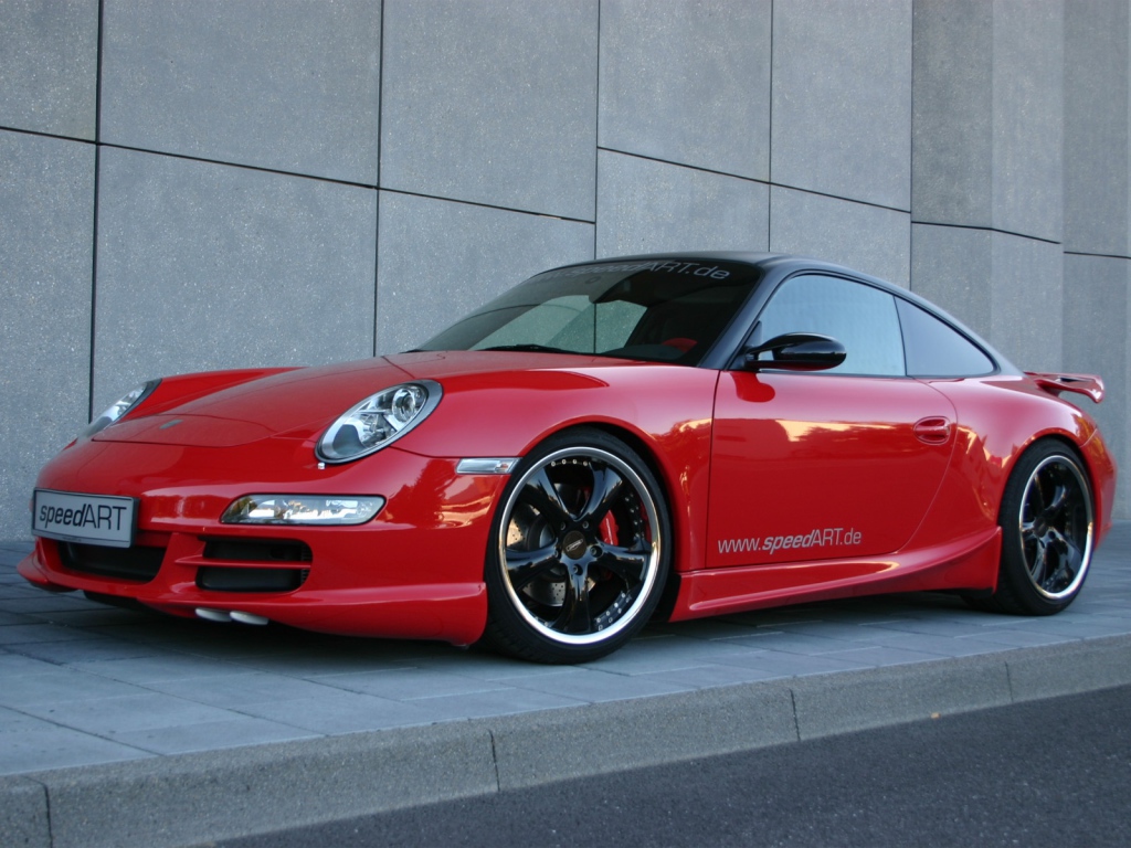 Красный Porsche