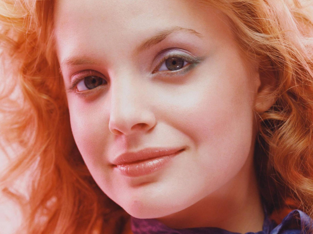 Мена Сувари / Mena Suvari