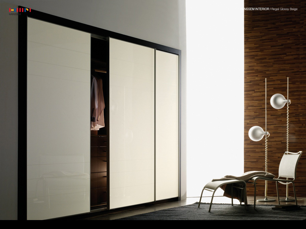 Встроенный зеркальный шкаф