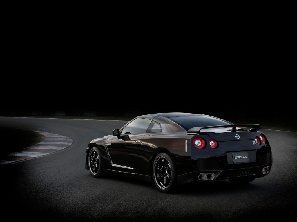 Черный Нисан