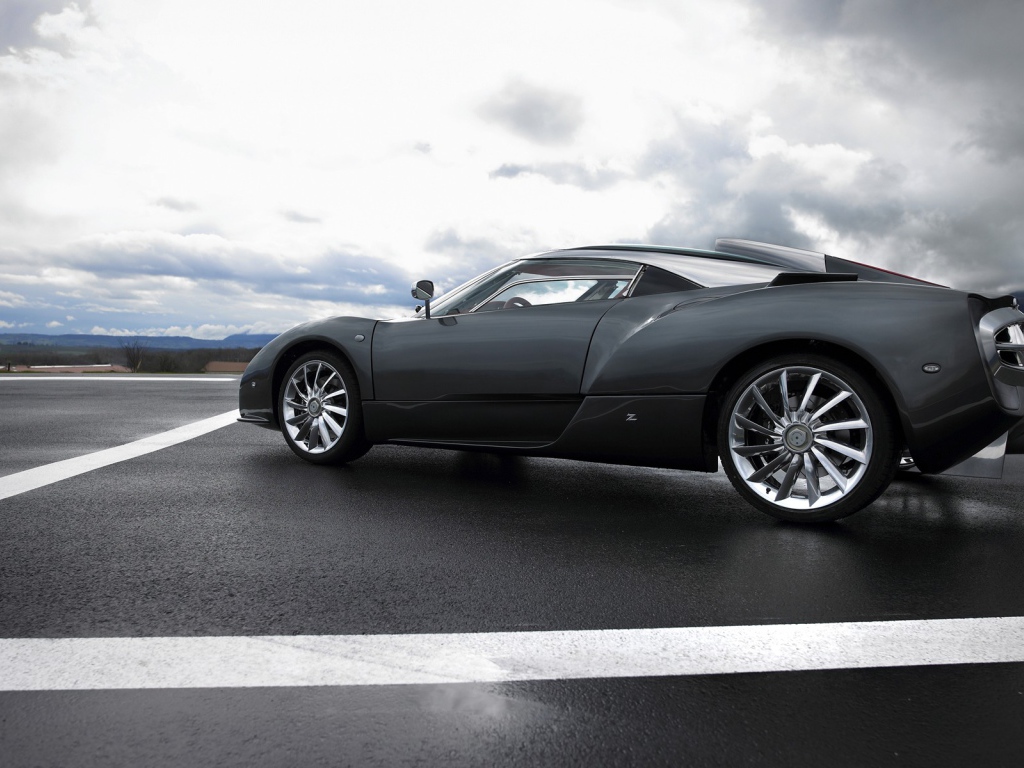 Красивый спорткар