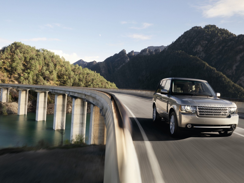 Rover на мосту