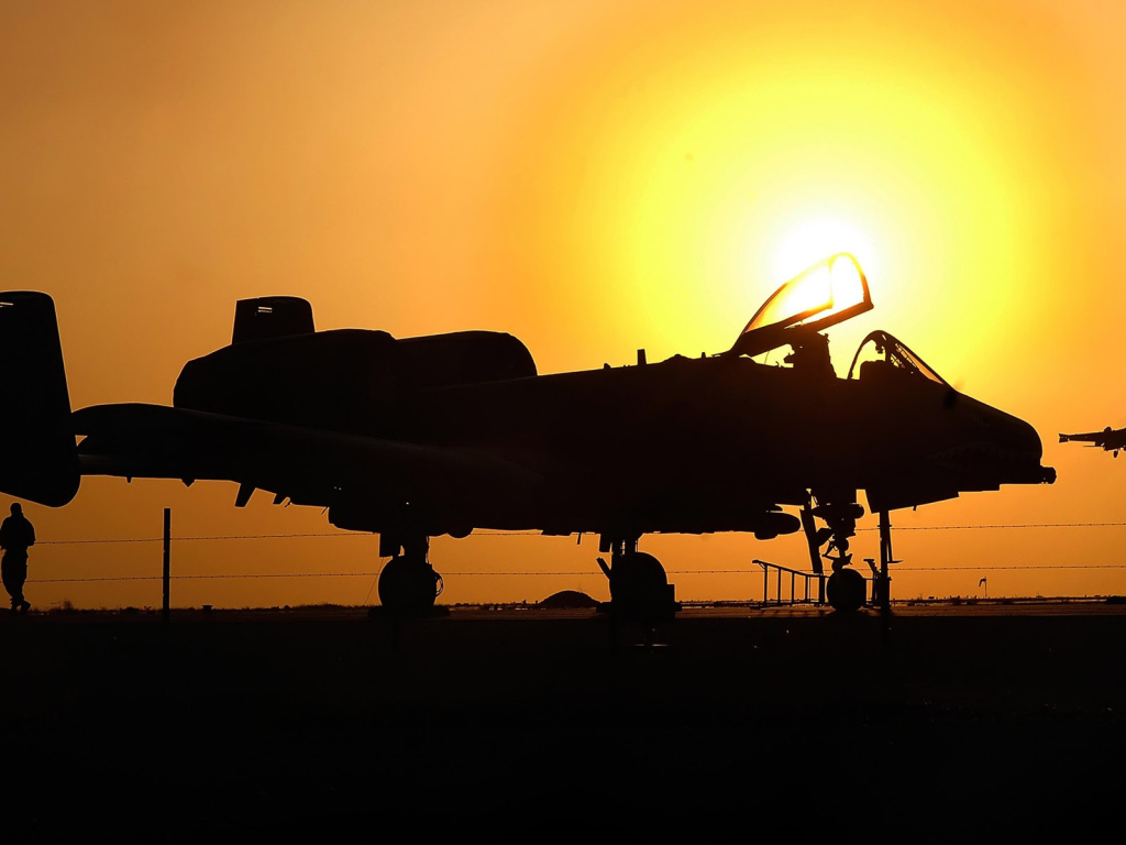 Военная авиация / Самолет на закате