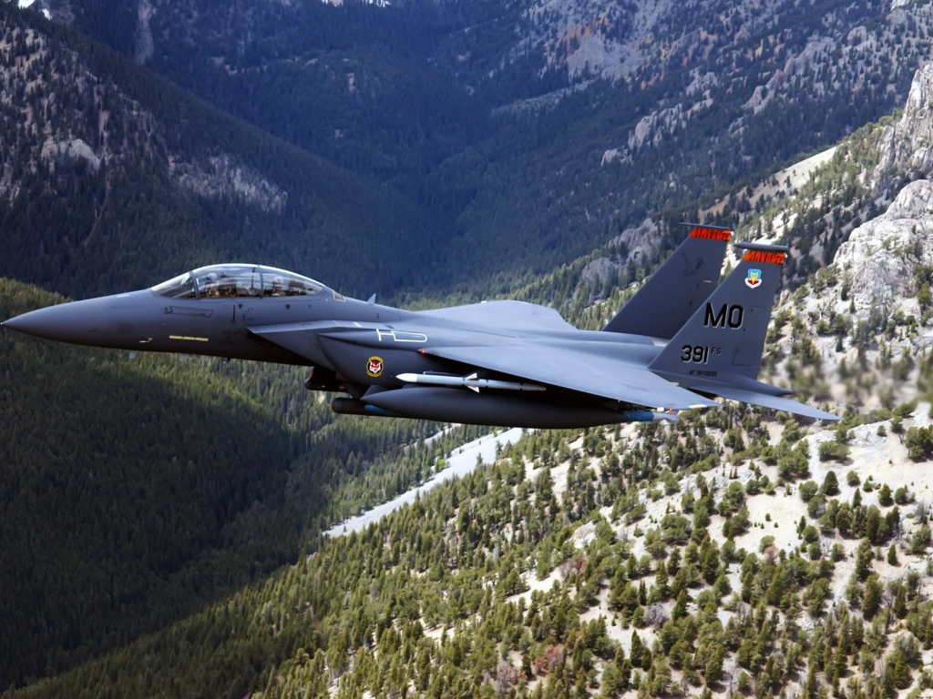 Военная авиация / полет в горах