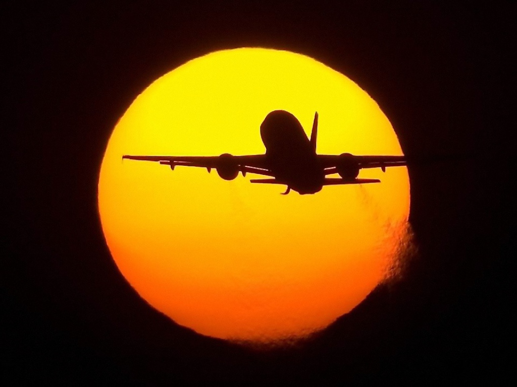 Силуэт самолета