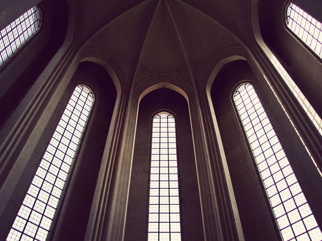 Высокие окна