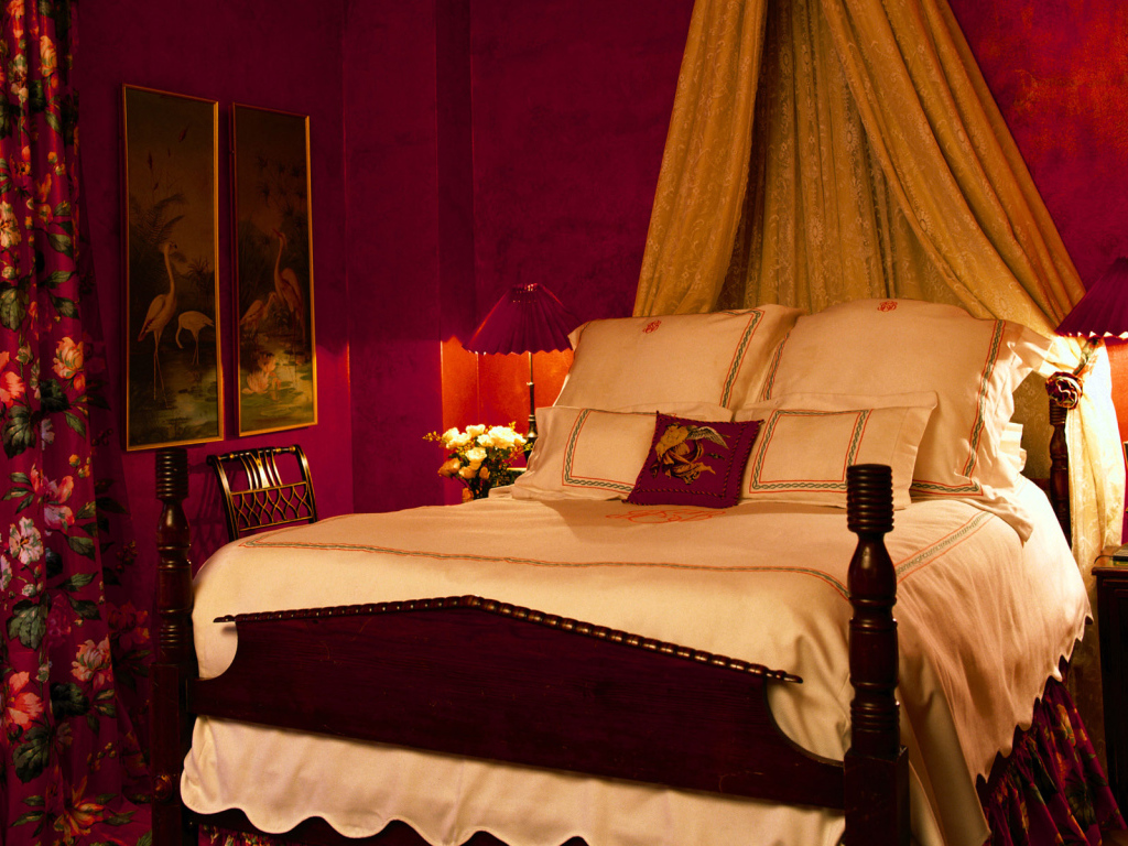 Спальня в красных тонах