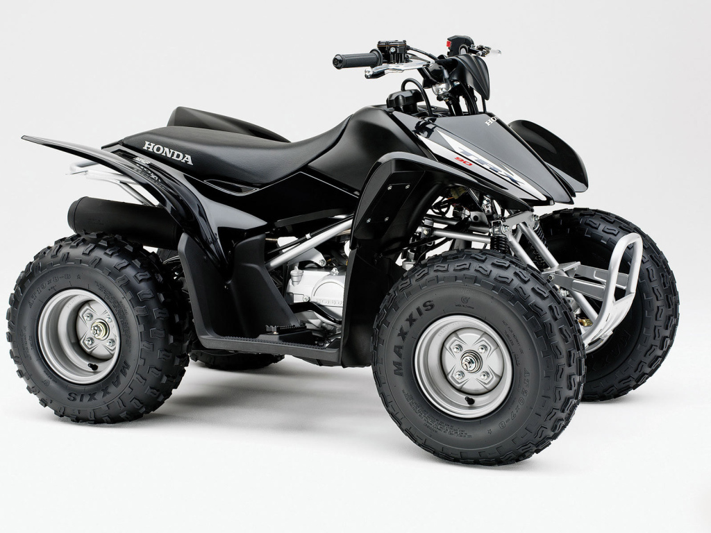 Черный Honda квадроцикл
