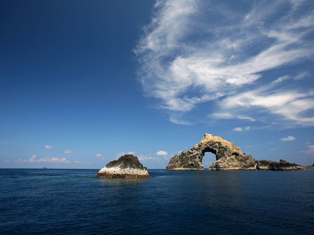 Рифы и скалы