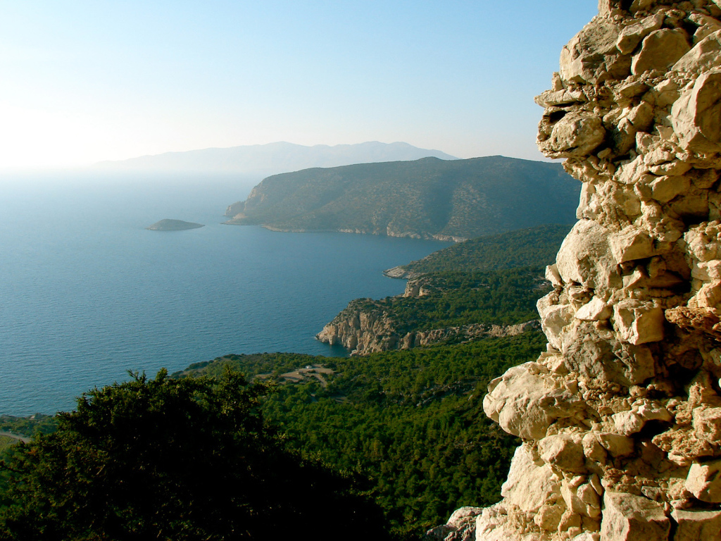 Красивый вид со скалы