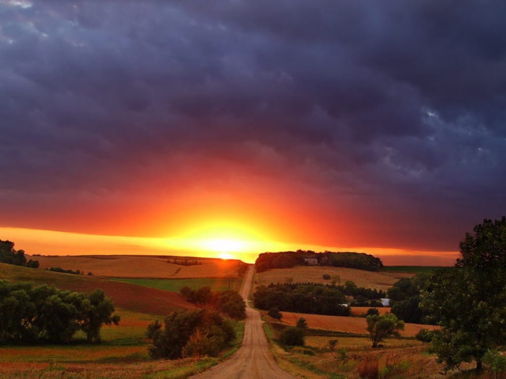 Красивый солнечный закат