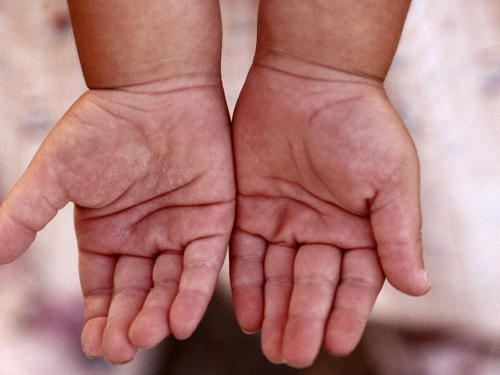 Детские руки