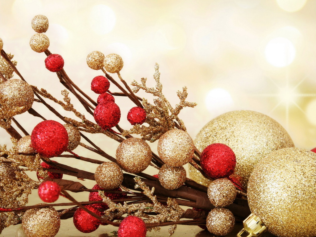 Шары на ветке