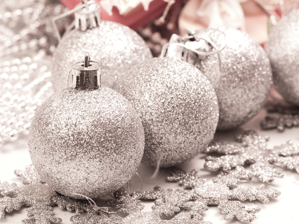 Серебряные шарики