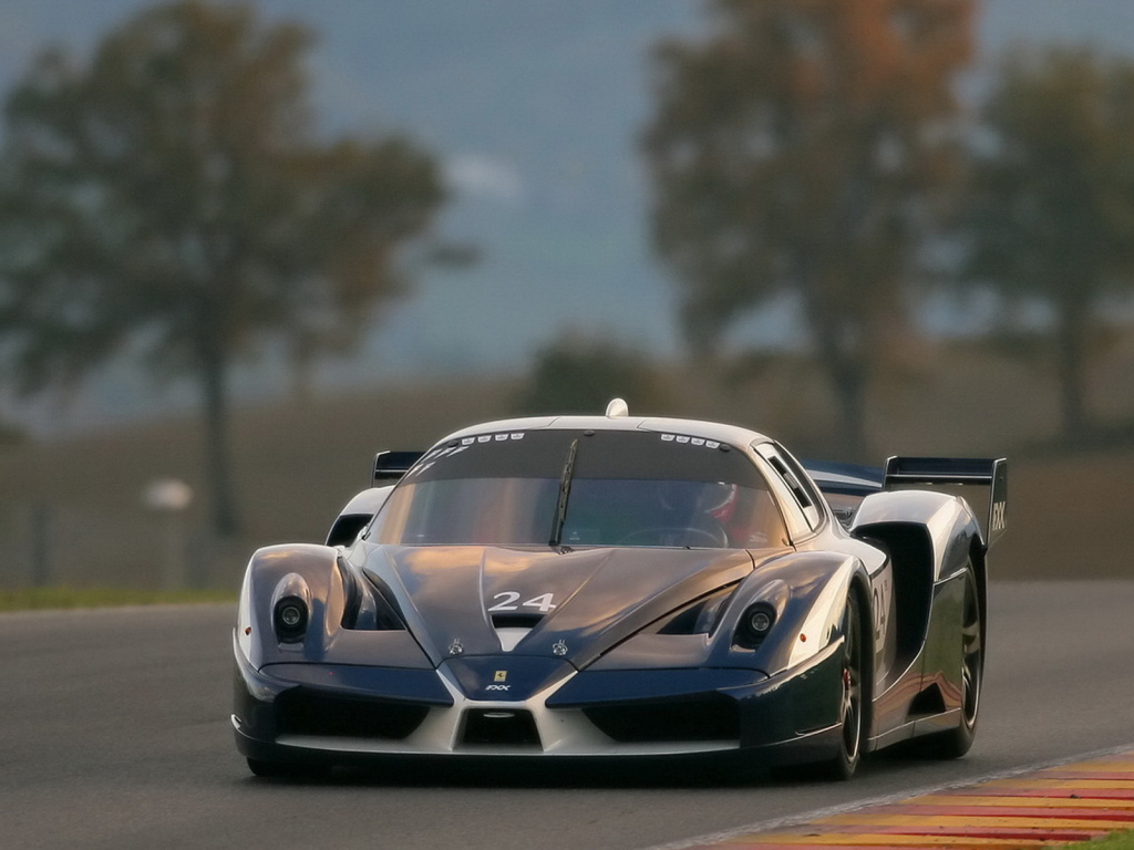 Мощный суперкар Феррари FXX