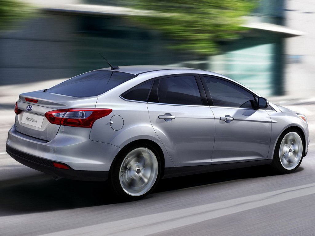 Форд Фокус Седан в движении 2011