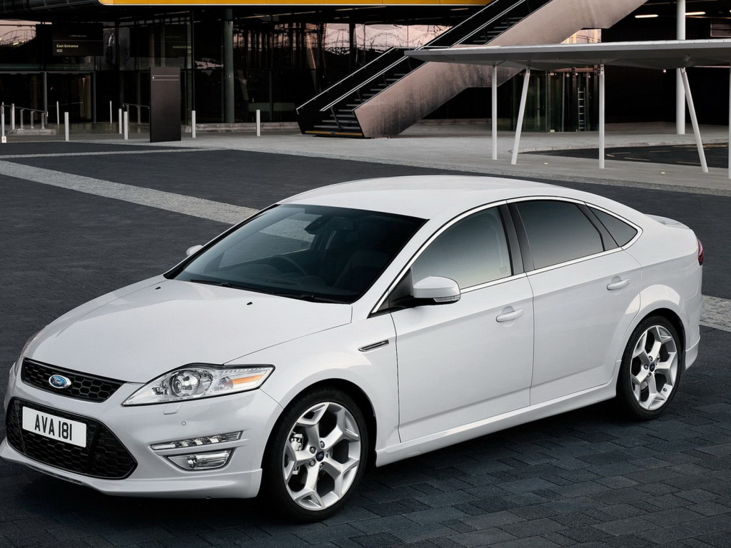 Белый Форд Мондео 2011