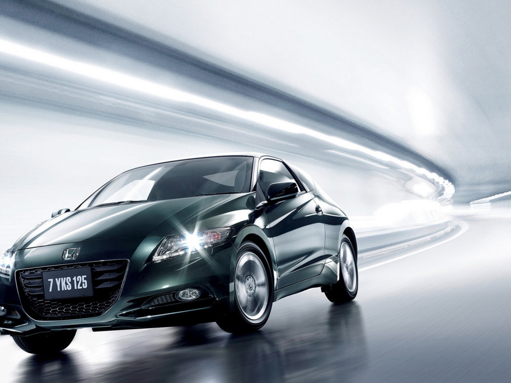 Honda CR-Z в туннеле