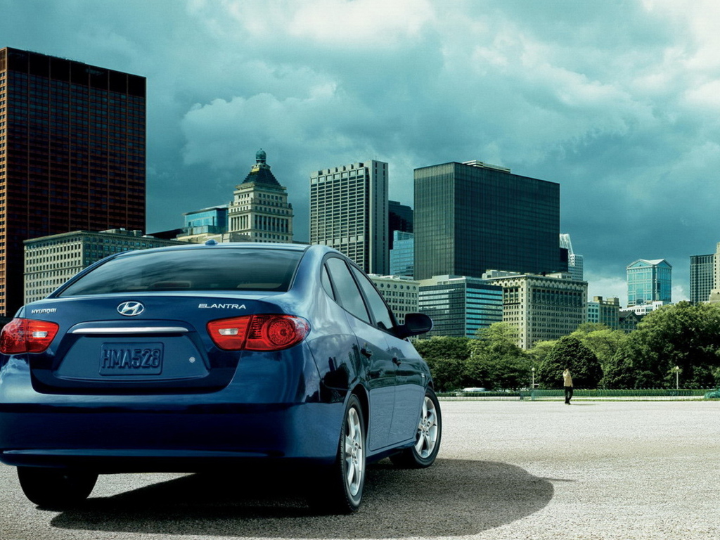 Хендай Элантра в городском парке