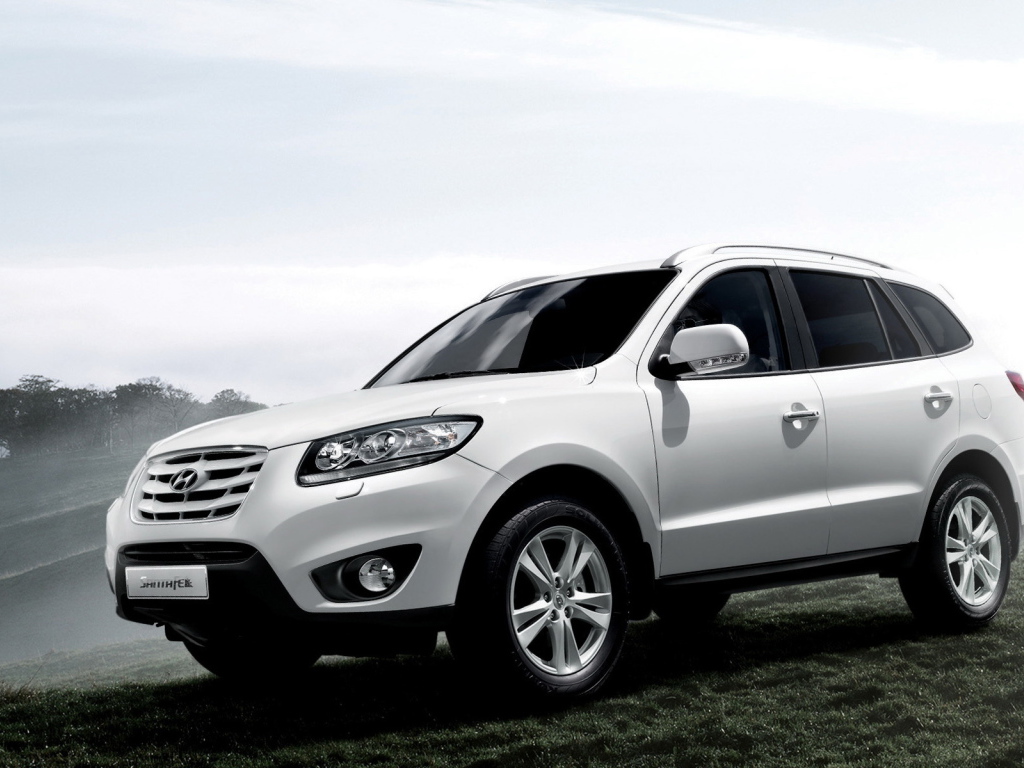 Хендай Санта Фе в белом цвете
