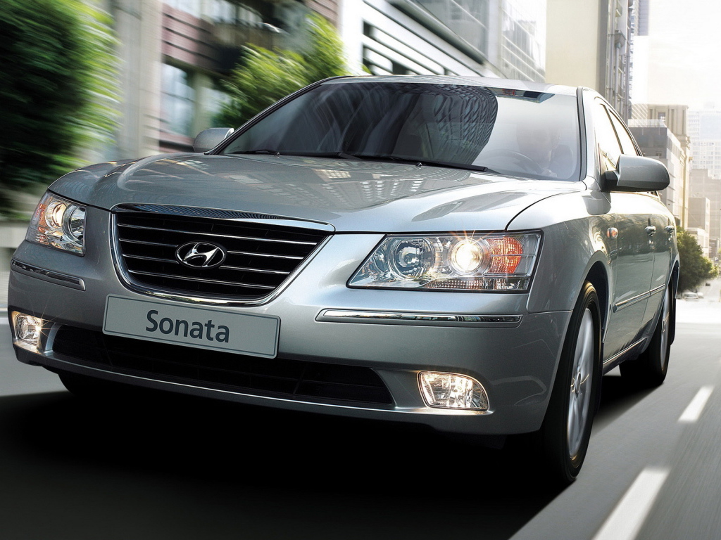 Хендай Соната 5 серии в движении