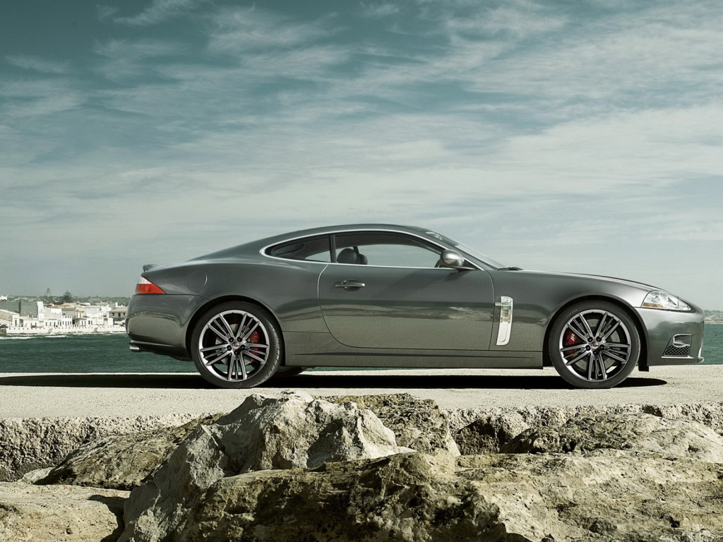 Jaguar XKR Portfolio