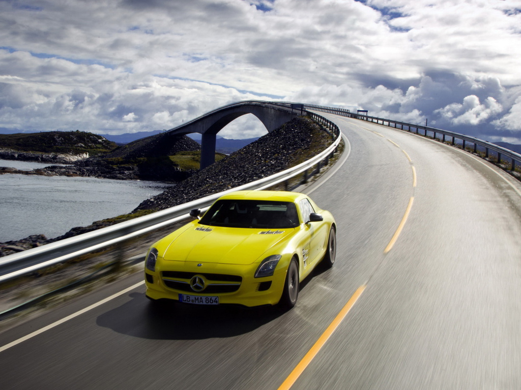 Мерседес Бенц SLS AMG