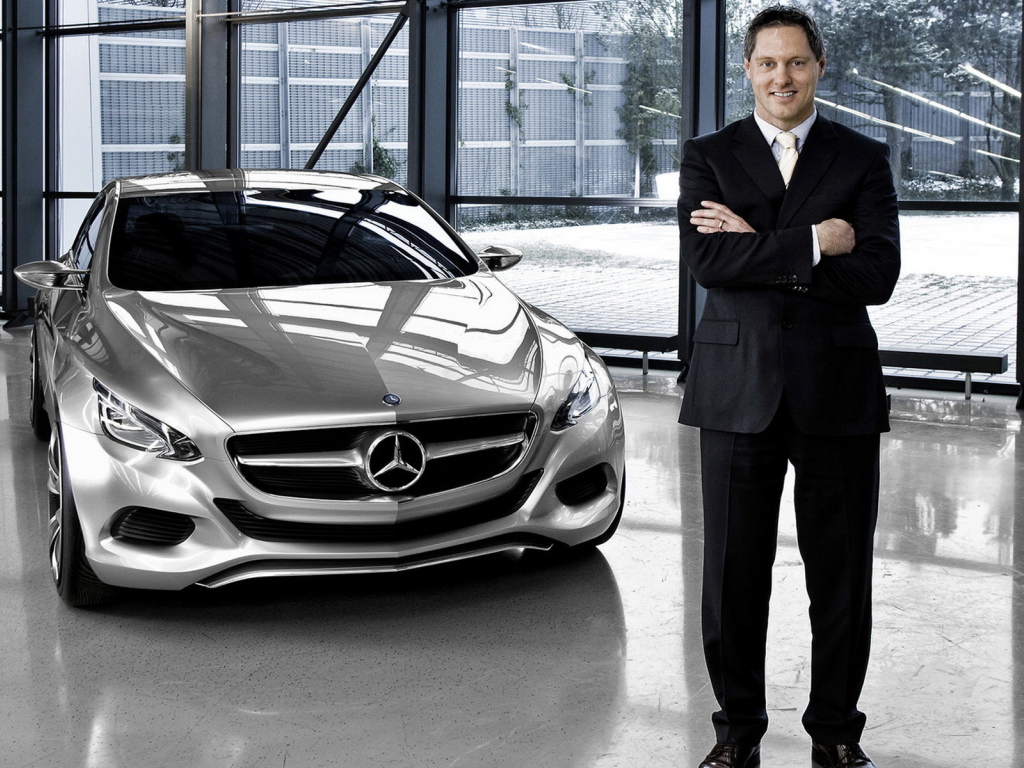 Mercedes Benz F800 Style Concept в автосалоне