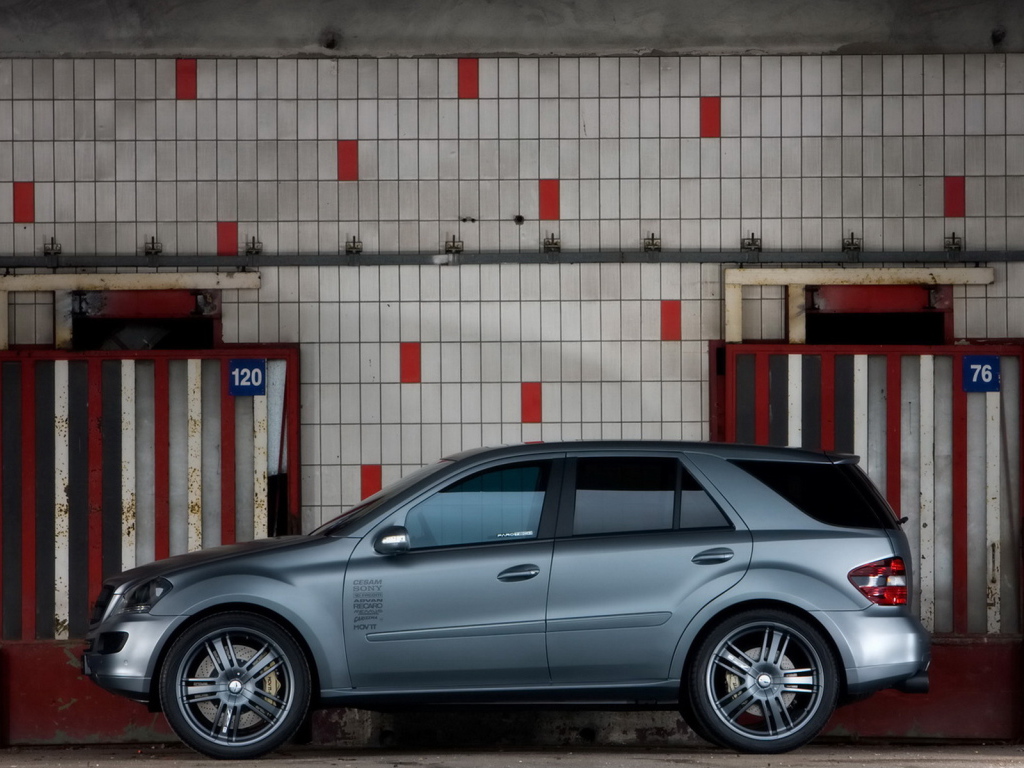 Мерседес Бенц МЛ 500 Ураниум в боксе