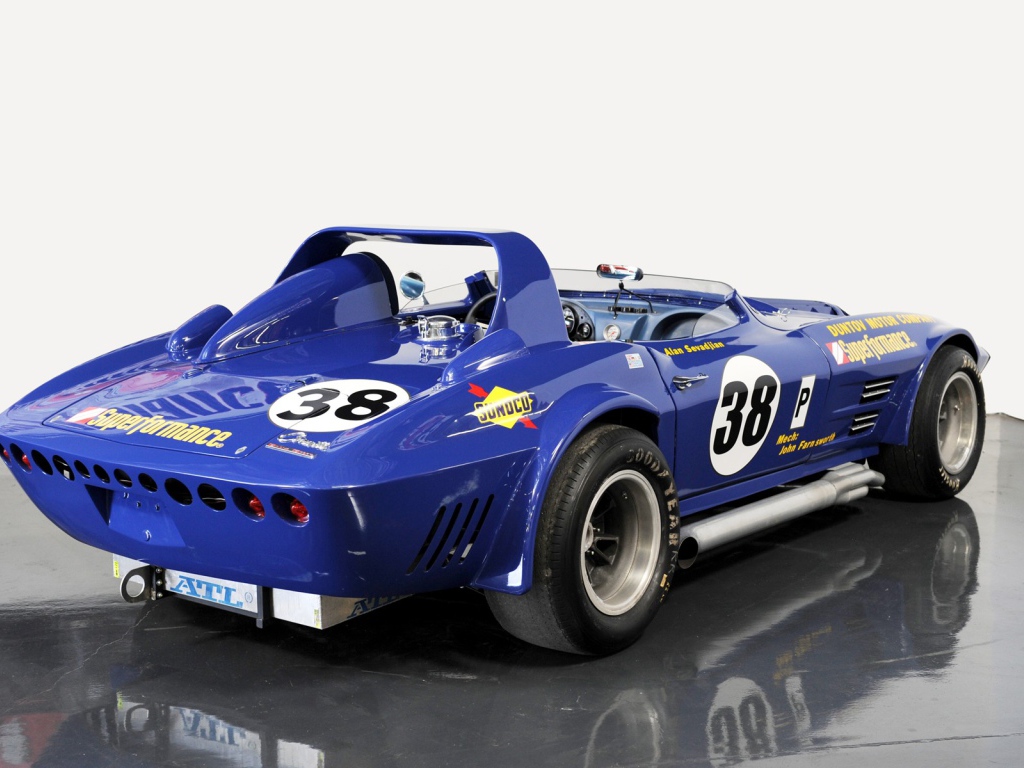 Классический спортивный автомобиль