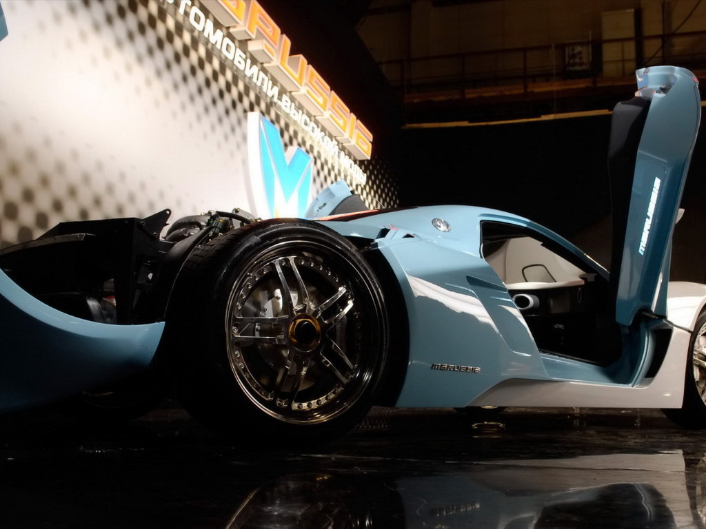 Маруся Б1 с открытыми дверьми