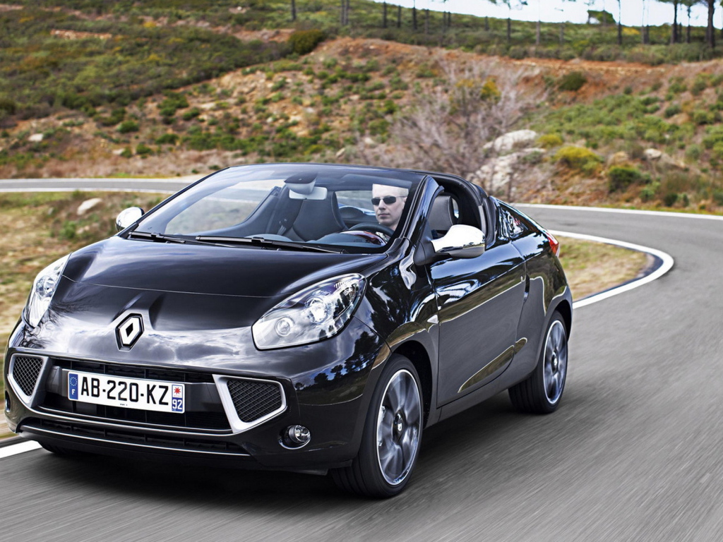 Renault Wind наслождаясь дорогой