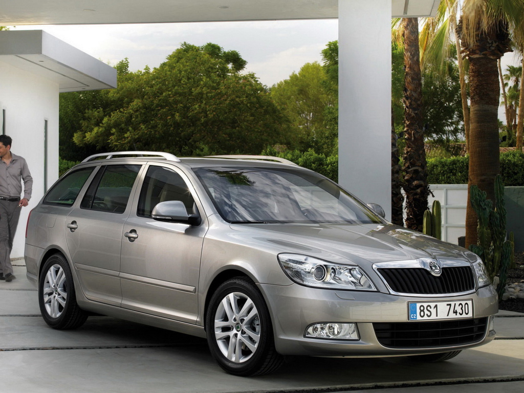Skoda Octavia уезжая из дома
