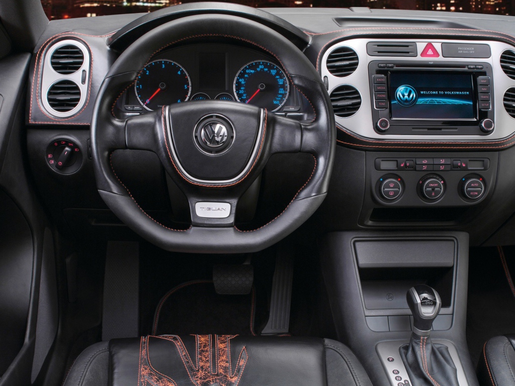 Кожаный салон автомобиля