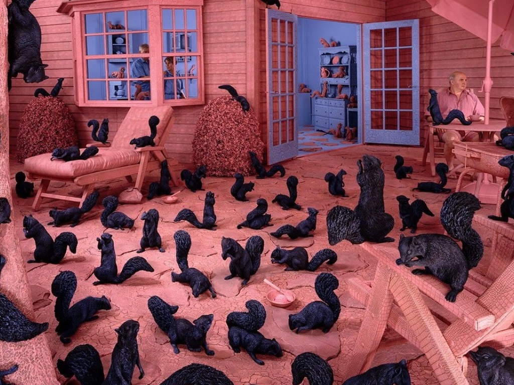 Розовая комната с белками