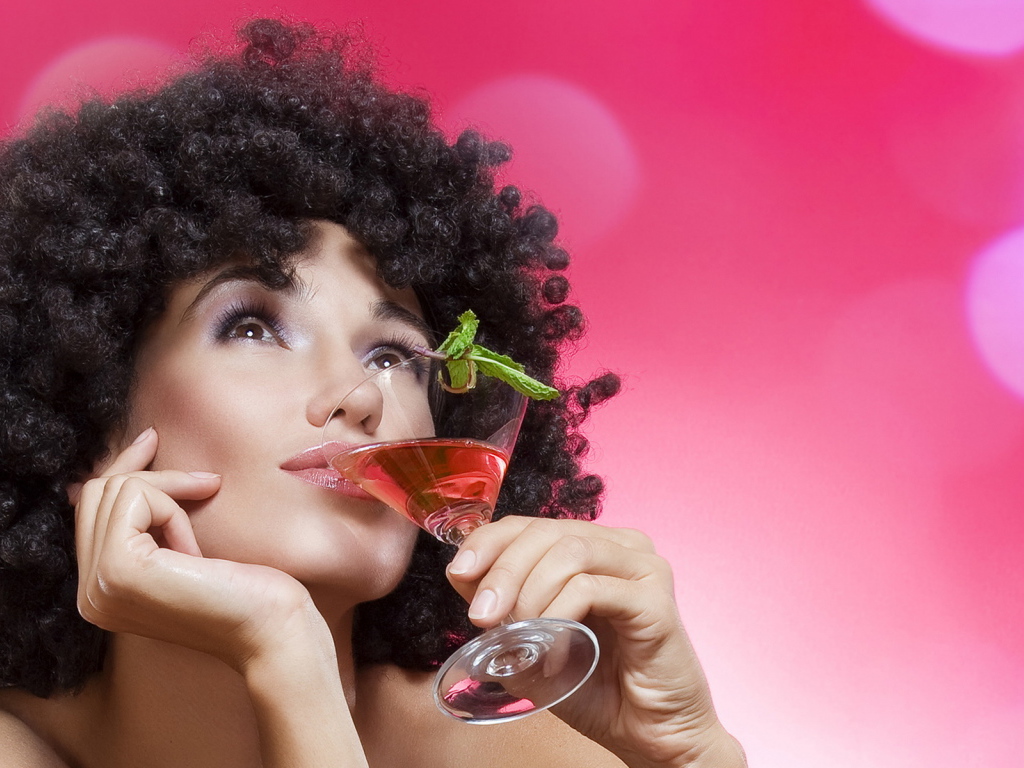 Девушка с кудряшками