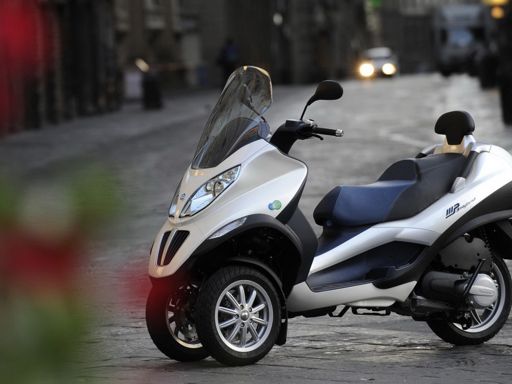 Piaggio MP3 Hybrid